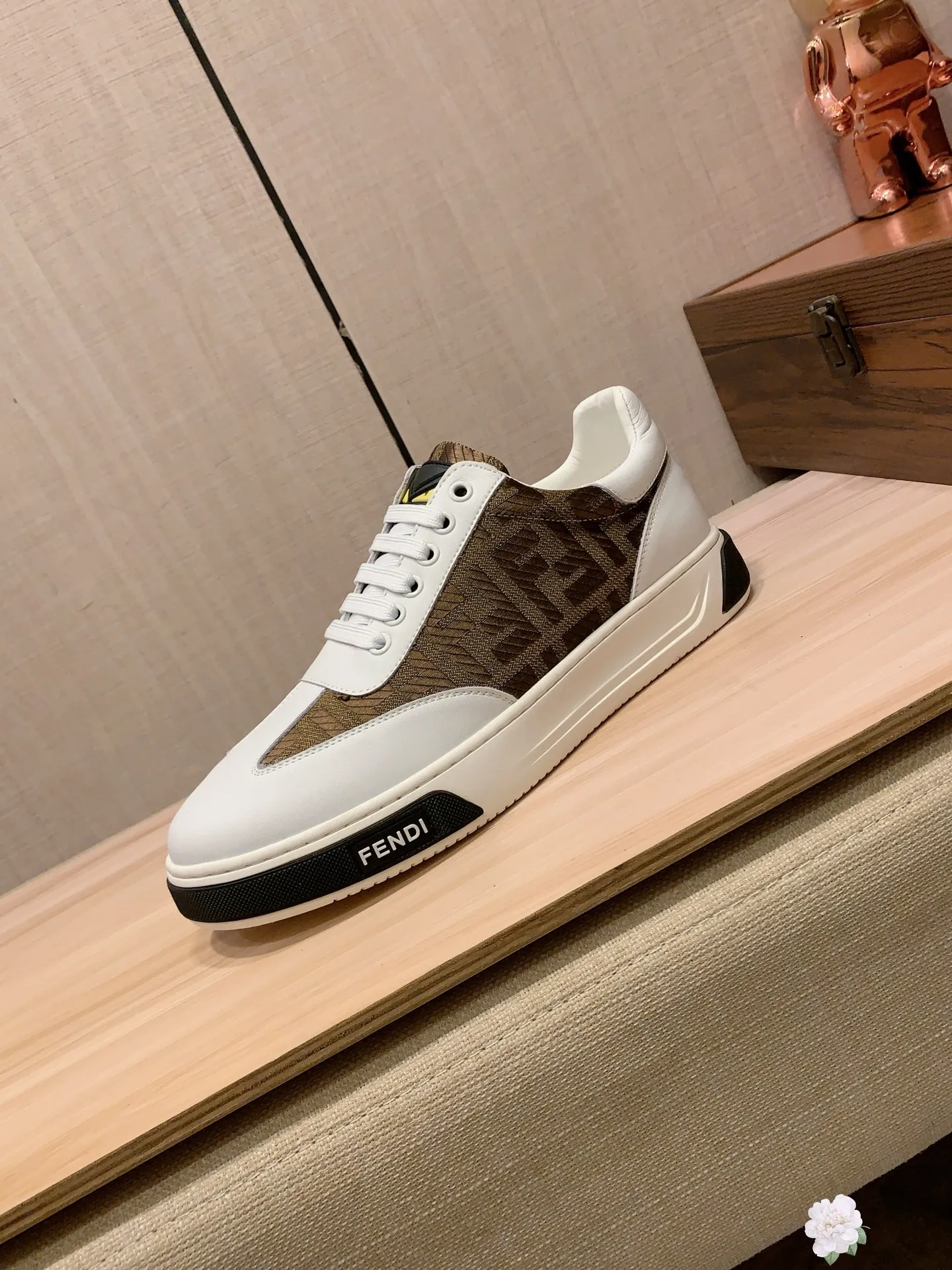 Men's men's shoes 💰420💰💰🎩🎩[Lightning][Lightning] "FENDI*" The latest and most popular casual shoes, top brand [Seduce] luxury ~ purchasing agent, top quality ~. [Strong] The upper is made of imported breathable cowhide with material ➕ breathable sheepskin feet (•) and fine workmanship. The original stylish and stylish soft rubber wear-resistant and non-slip outsole is light and comfortable on the feet. The real thing looks better when photographed in person. 0099: code: 38-44, 4️⃣ colors selected